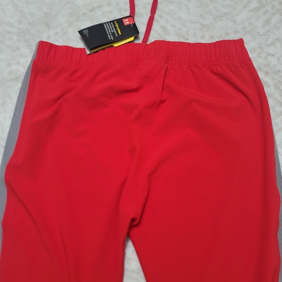 Under Armour Women's Woven Warm Up Pants Size  M‎ Red/gray NWT - Picture 5 of 16